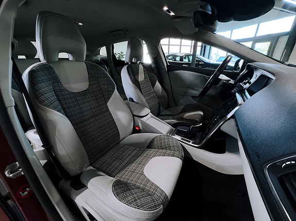 Volvo V40 Cross Country 14 of 30