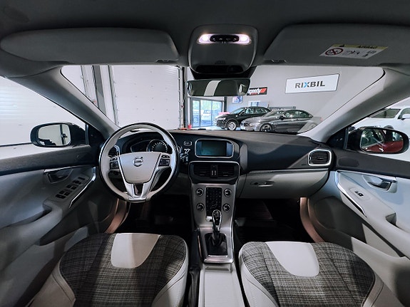 Volvo V40 Cross Country 12 of 30
