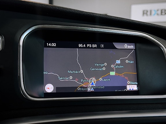 Volvo V40 Cross Country 24 of 30