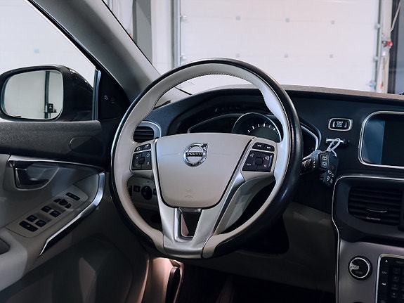 Volvo V40 Cross Country 10 of 30