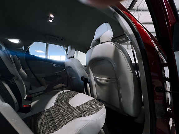 Volvo V40 Cross Country 16 of 30