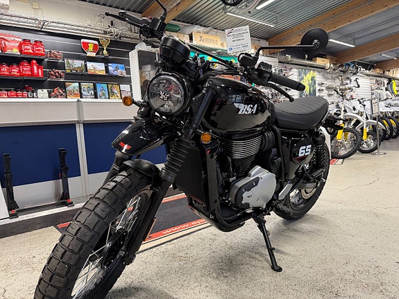 BSA 650 Scrambler - Raven Black | Få tillbehör till värde av 10 000 kr på köpet! 2 of 6