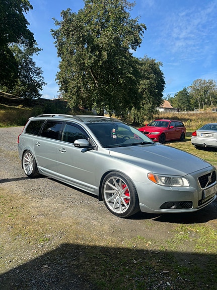 Volvo V70 2 of 6