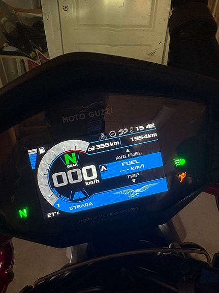 Moto Guzzi V85 TT 6 of 8