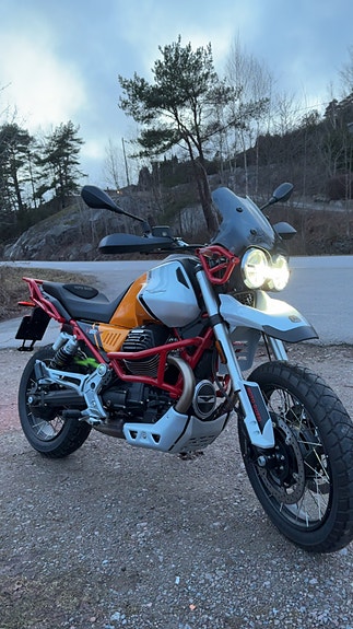 Moto Guzzi V85 TT 3 of 8