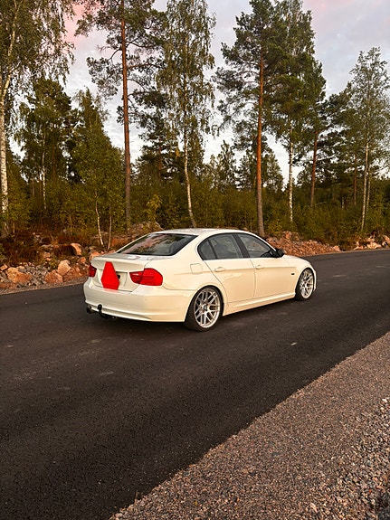 BMW 325i 3 of 6
