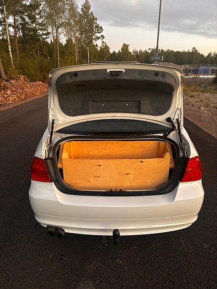 BMW 325i 5 of 6