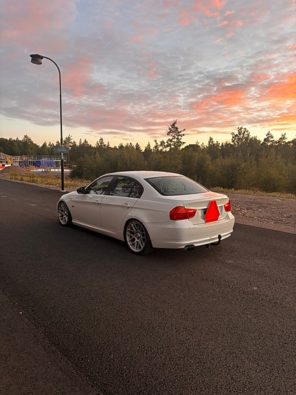 BMW 325i 2 of 6