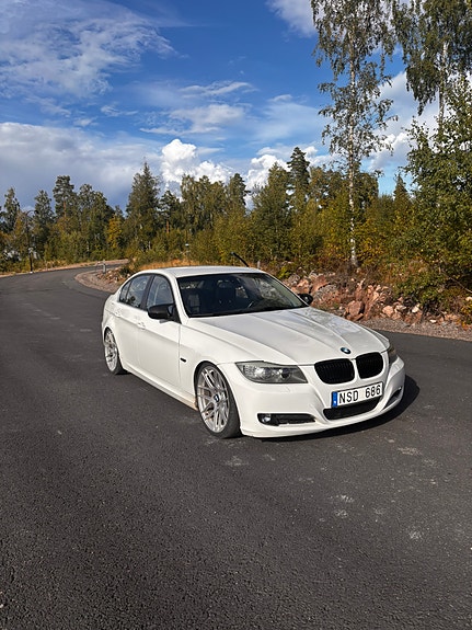 BMW 325i 4 of 6