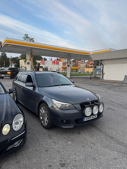 BMW 530xd 2 of 7
