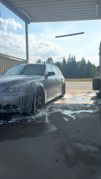 BMW 525i 8 of 9