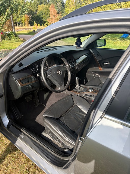 BMW 525i 6 of 9