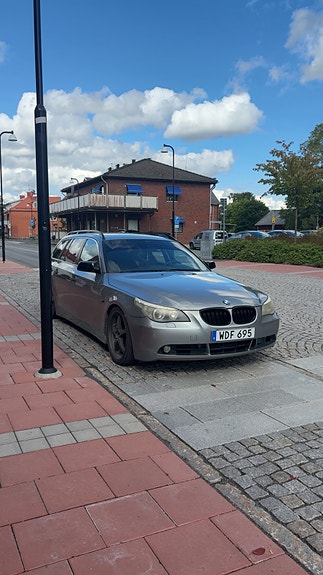 BMW 525i 3 of 9
