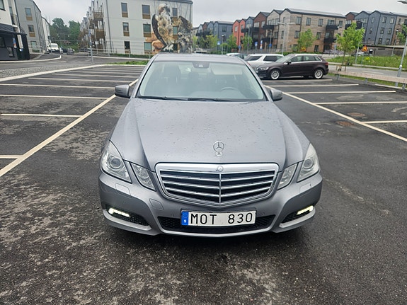 Mercedes-Benz E220 3 of 20