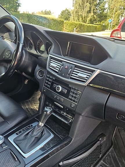 Mercedes-Benz E220 15 of 20