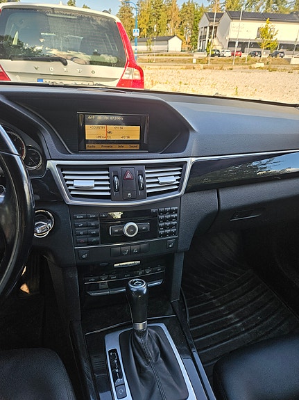 Mercedes-Benz E220 12 of 20