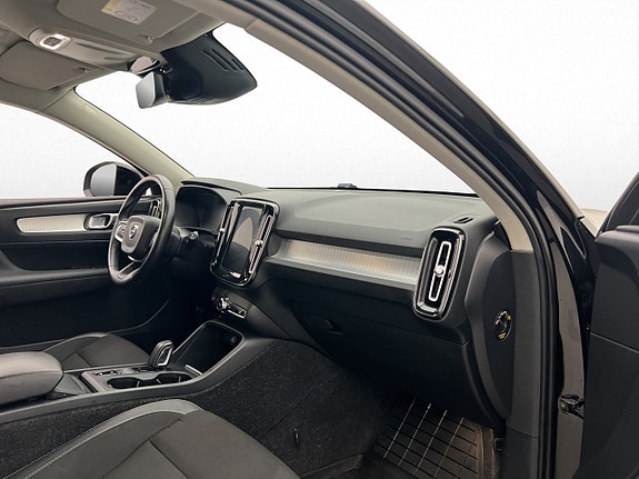 Volvo XC40 15 of 30
