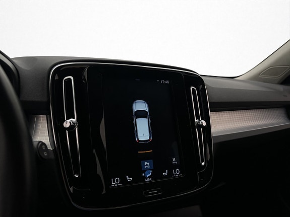 Volvo XC40 28 of 30
