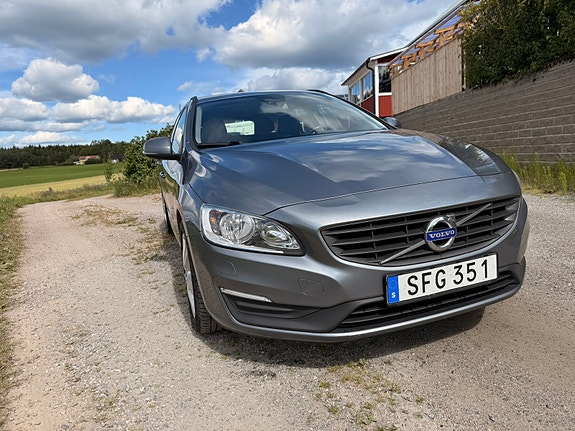 Volvo V60 2 of 9