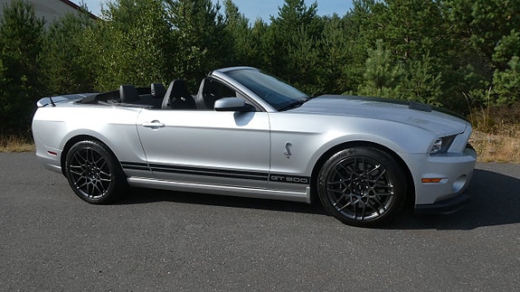 Ford Mustang 2 of 19
