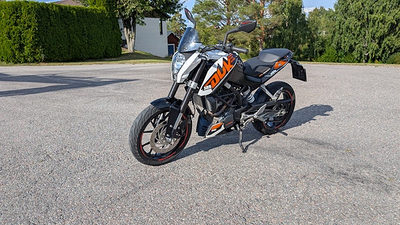 KTM 125 Duke 3 of 5