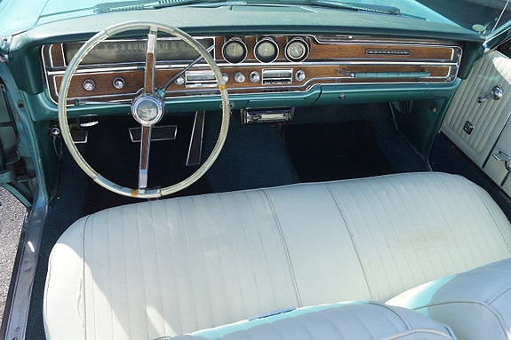 Pontiac Bonneville 15 of 21
