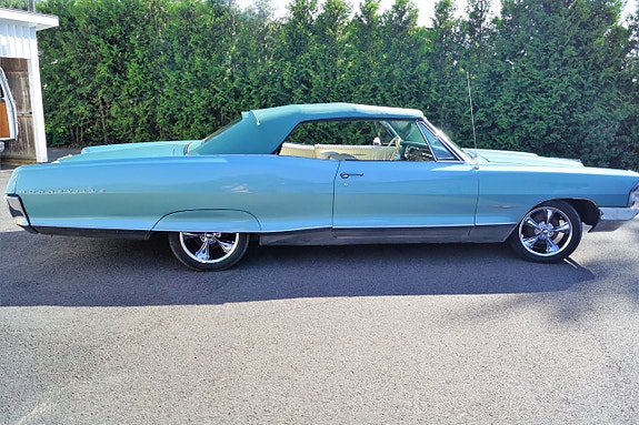 Pontiac Bonneville 13 of 21