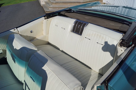 Pontiac Bonneville 16 of 21