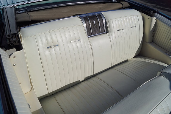 Pontiac Bonneville 18 of 21