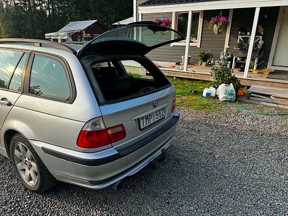 BMW 318i 4 of 5