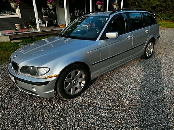 BMW 318i 3 of 5