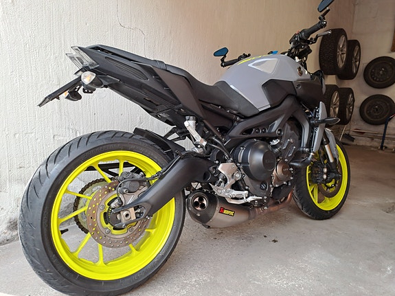 Yamaha MT-09 2 of 4