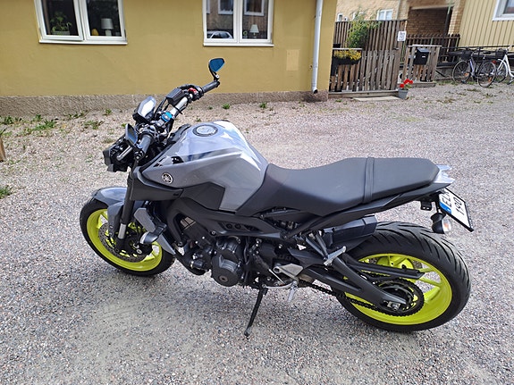 Yamaha MT-09 4 of 4