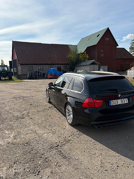 BMW 320d 2 of 8