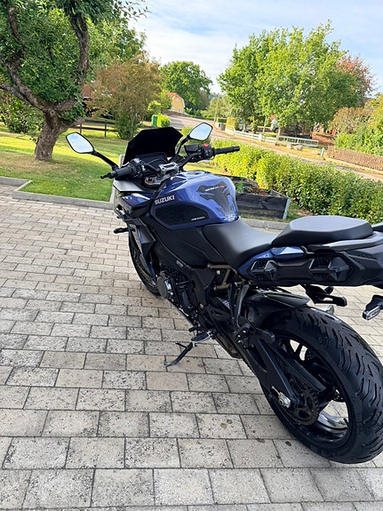 Suzuki GSX-S1000GT 2 of 3