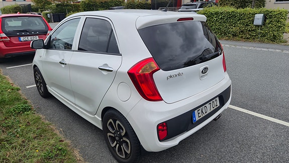 Kia Picanto 15 of 18