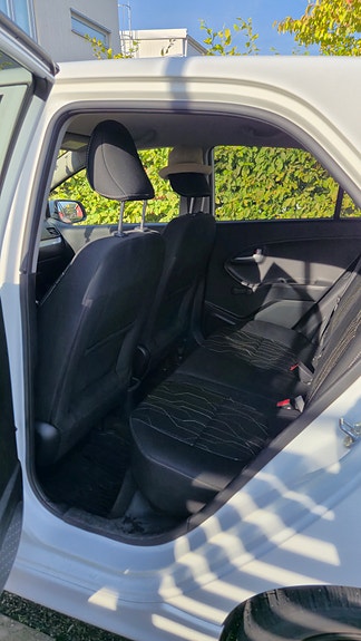 Kia Picanto 7 of 18