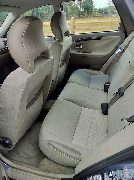 Volvo V40 2 of 6