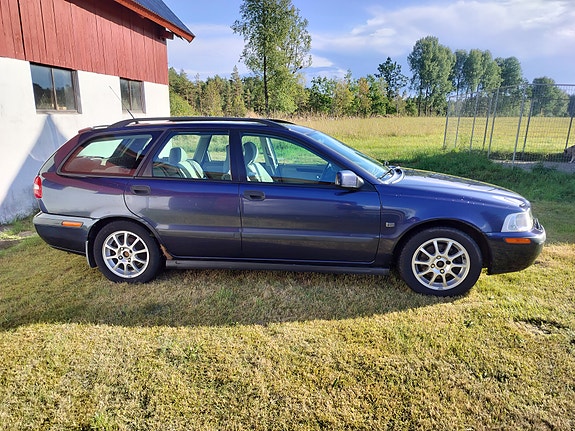 Volvo V40 4 of 6