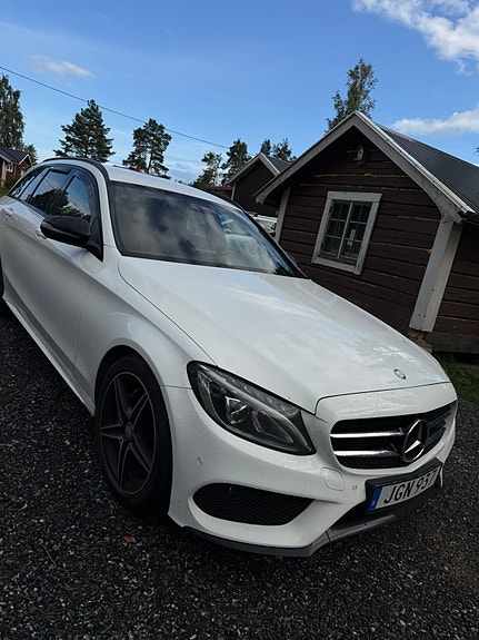 Mercedes-Benz C220 2 of 14
