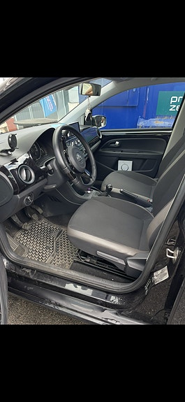 Volkswagen UP! 5 of 6