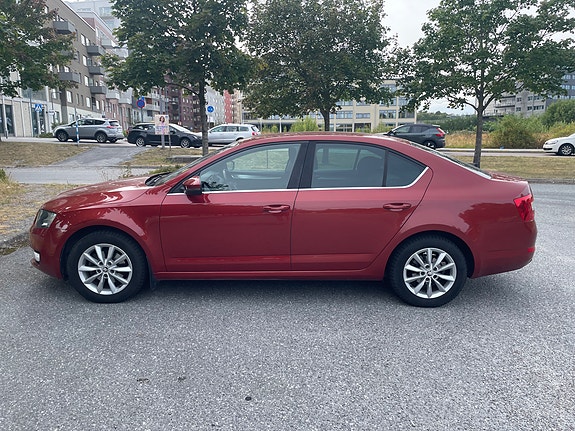 Skoda Octavia 2 of 6