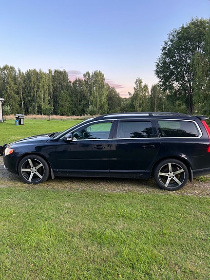 Volvo V70 3 of 8