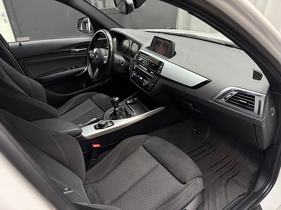 BMW 118d 4 of 15