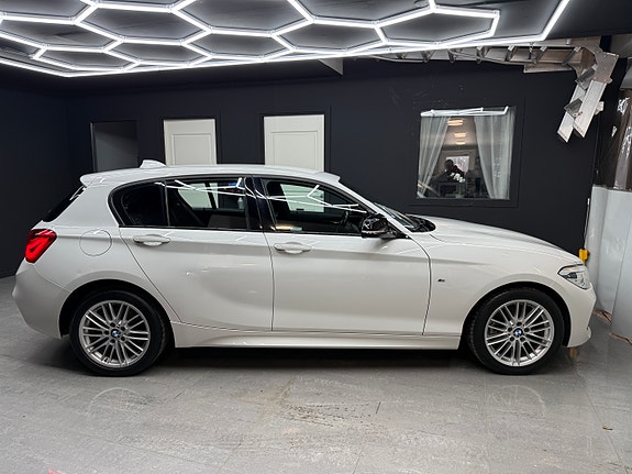 BMW 118d 2 of 15