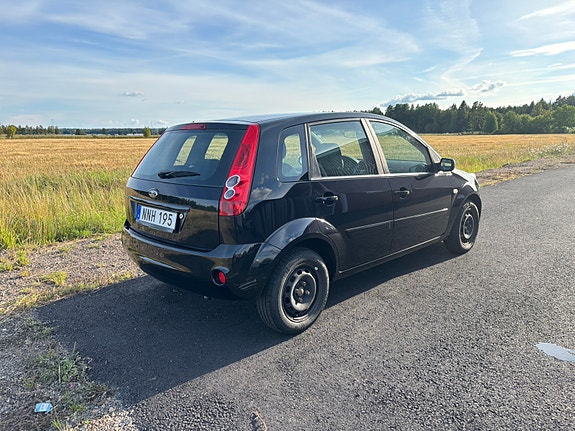 Ford Fiesta 2 of 6