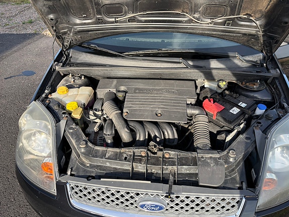 Ford Fiesta 5 of 6