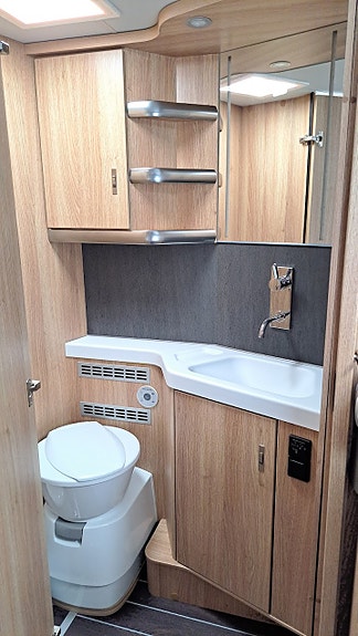 Knaus Sky TI Platinum Selection 700 MEG 14 of 19