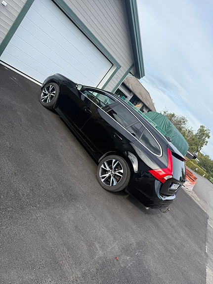 Volvo V60 2 of 9