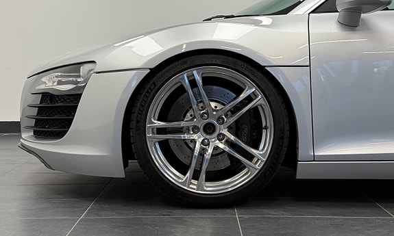 Audi R8 4 of 14